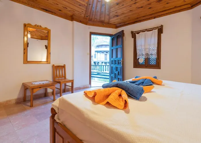 Liya Boutique & * Akyaka