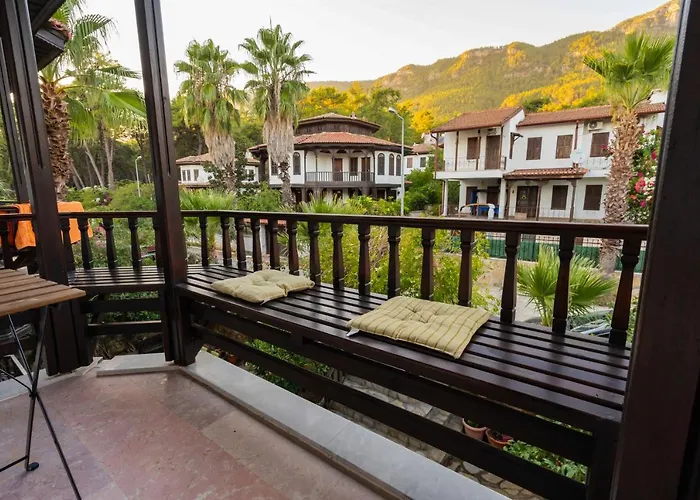 Liya Boutique & * Akyaka