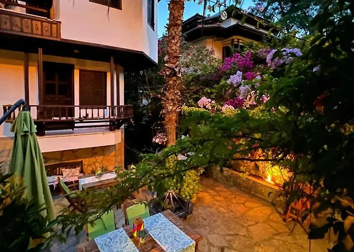 Liya Boutique & * Akyaka